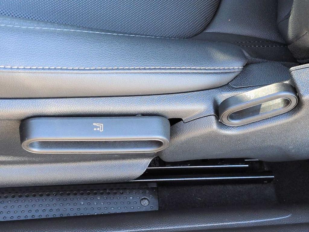 used 2024 MINI SE Hardtop car, priced at $22,987