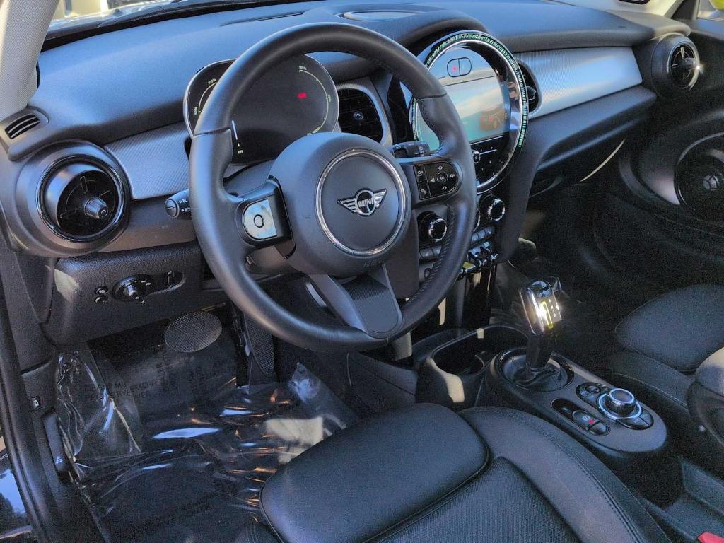 used 2024 MINI SE Hardtop car, priced at $22,987