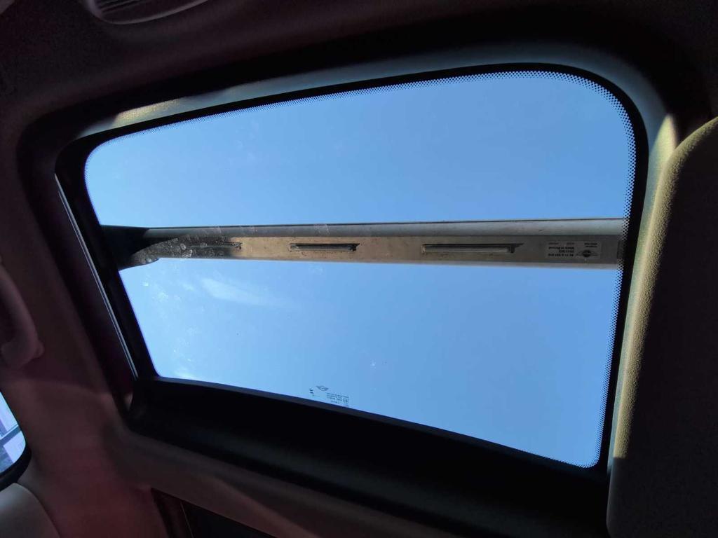 used 2024 MINI SE Hardtop car, priced at $22,987