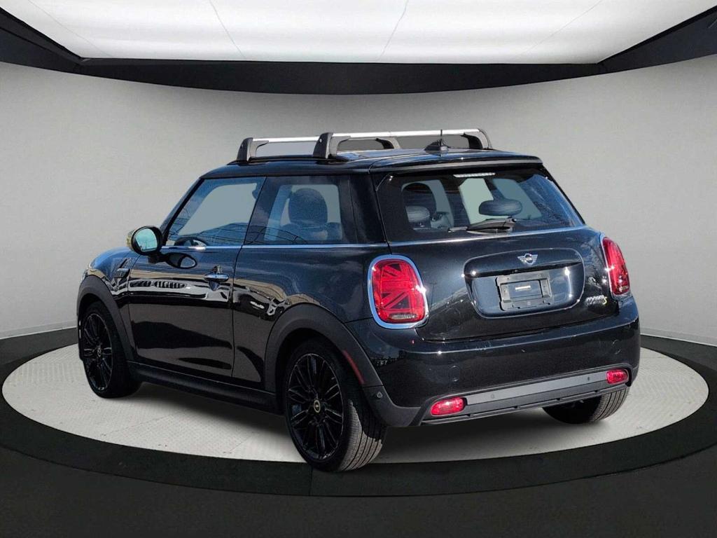 used 2024 MINI SE Hardtop car, priced at $22,987