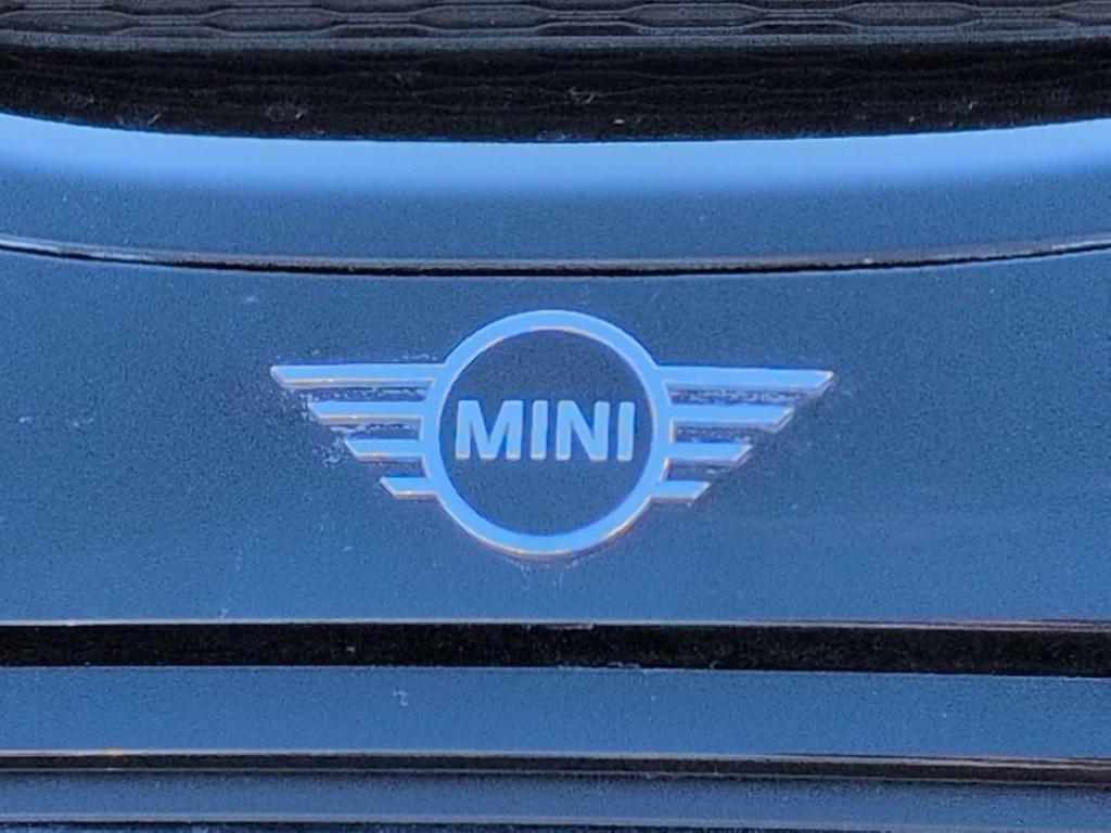 used 2024 MINI SE Hardtop car, priced at $22,987
