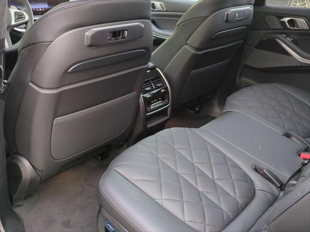 new 2025 BMW X7 car, priced at $100,655