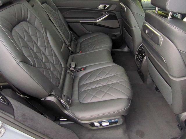 new 2025 BMW X7 car, priced at $100,655