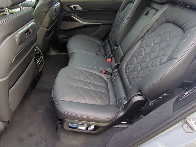 new 2025 BMW X7 car, priced at $100,655