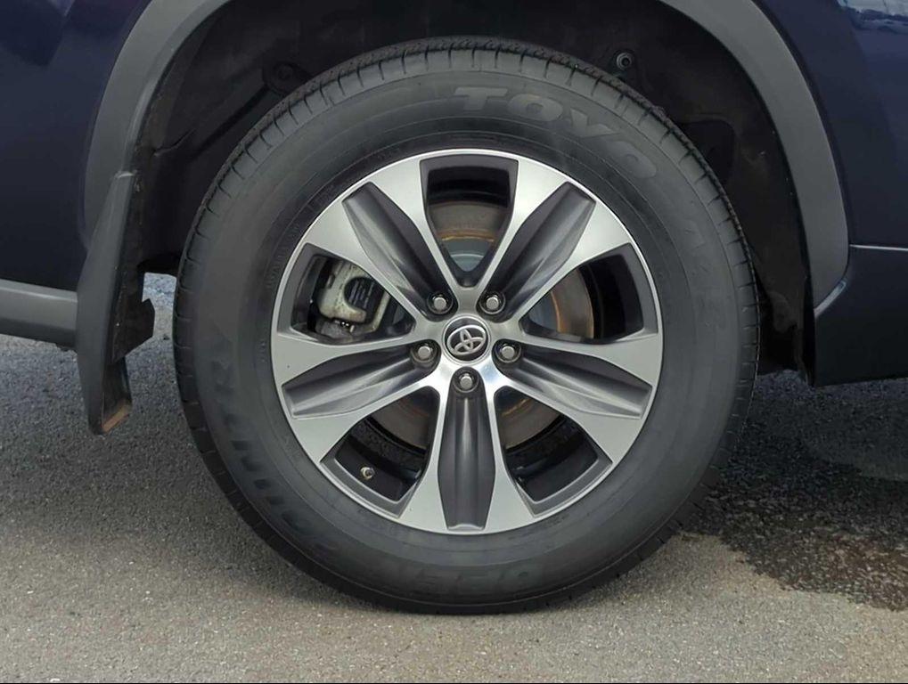 used 2021 Toyota Highlander car, priced at $32,427