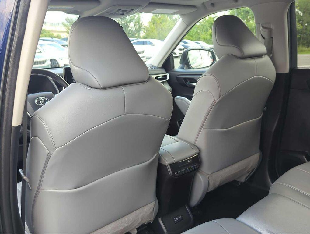 used 2021 Toyota Highlander car, priced at $32,427