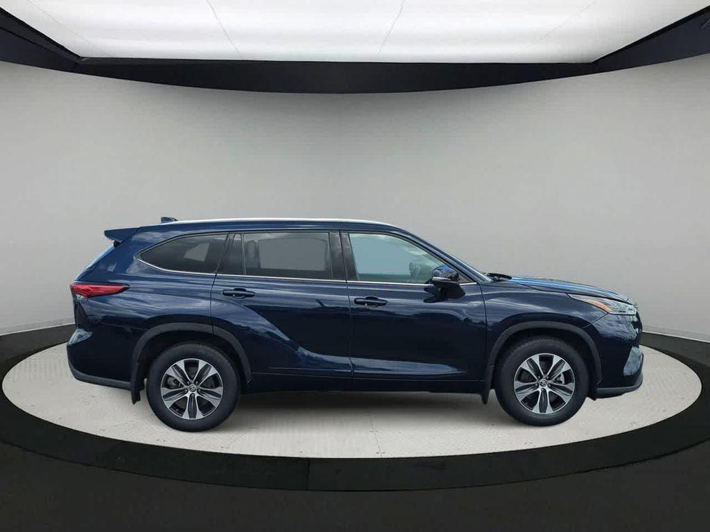 used 2021 Toyota Highlander car, priced at $32,427