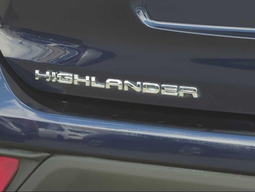 used 2021 Toyota Highlander car, priced at $32,427