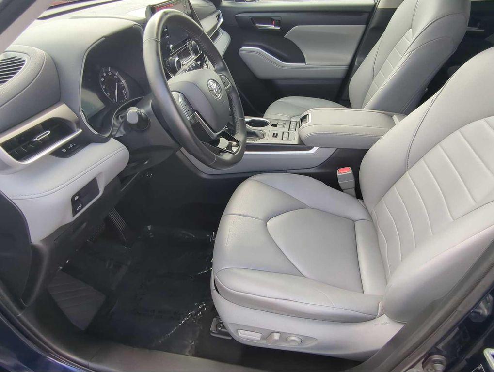 used 2021 Toyota Highlander car, priced at $32,427