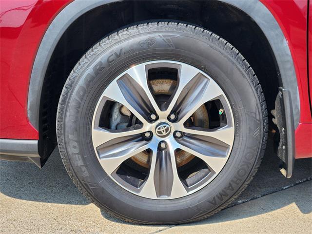used 2022 Toyota Highlander car, priced at $29,584