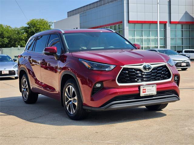 used 2022 Toyota Highlander car, priced at $29,584