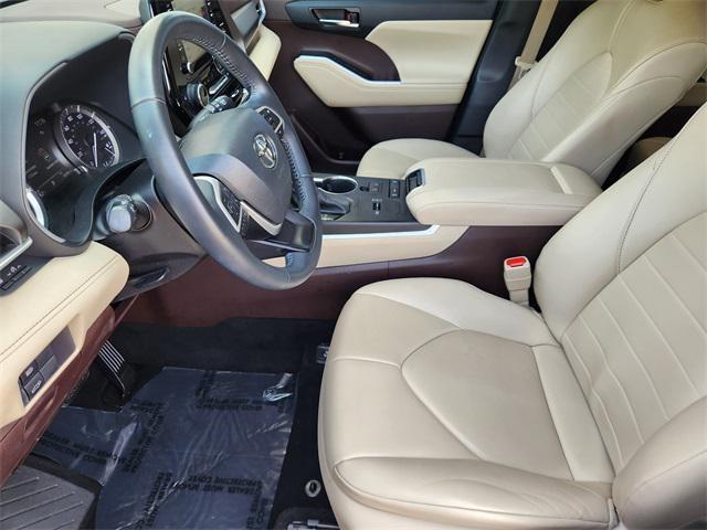 used 2022 Toyota Highlander car, priced at $29,584