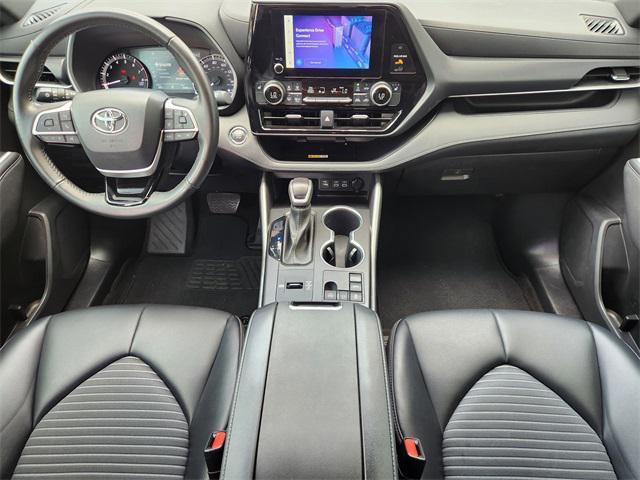 used 2023 Toyota Highlander car, priced at $35,744
