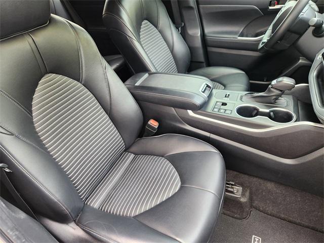 used 2023 Toyota Highlander car, priced at $35,744