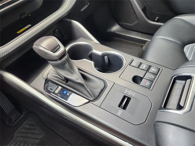 used 2023 Toyota Highlander car, priced at $35,744
