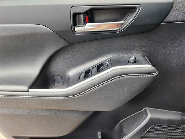 used 2023 Toyota Highlander car, priced at $35,744