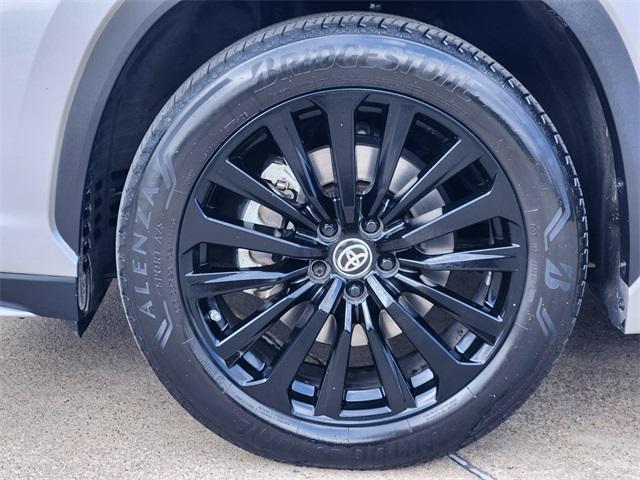 used 2023 Toyota Highlander car, priced at $35,744