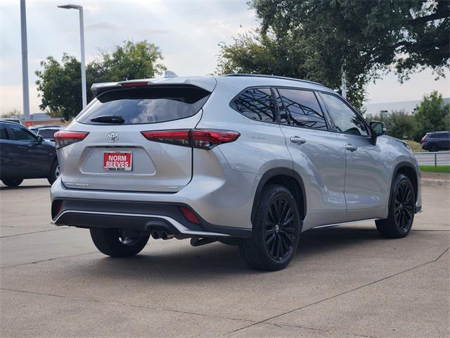 used 2023 Toyota Highlander car, priced at $35,744