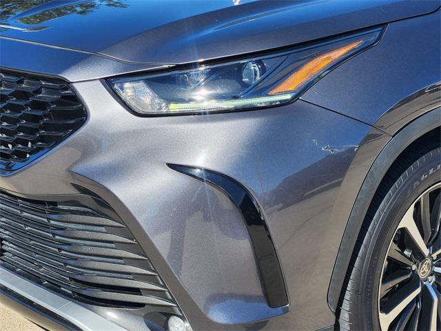 used 2021 Toyota Highlander car, priced at $31,212