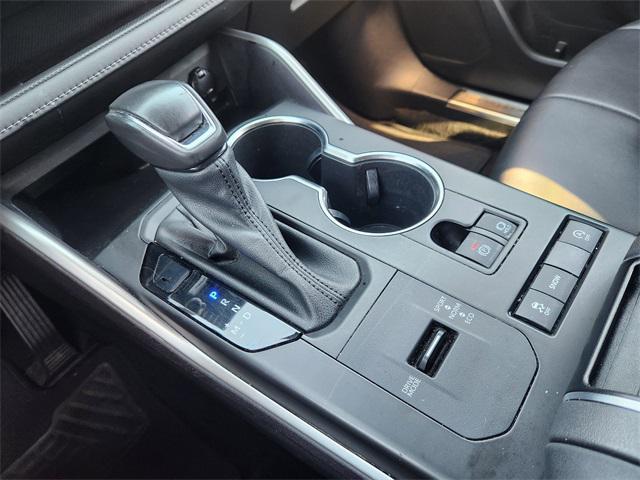 used 2021 Toyota Highlander car, priced at $31,212