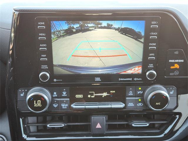 used 2021 Toyota Highlander car, priced at $31,212