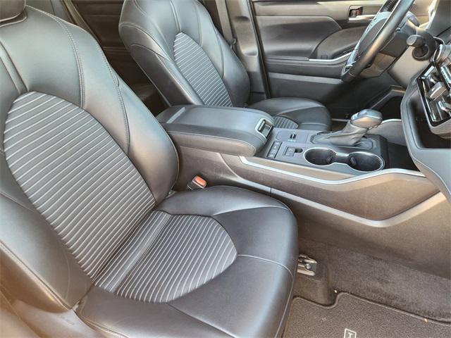 used 2021 Toyota Highlander car, priced at $31,212