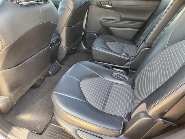 used 2021 Toyota Highlander car, priced at $31,212
