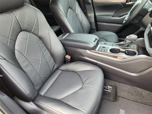 new 2025 Toyota Highlander Hybrid car, priced at $56,491