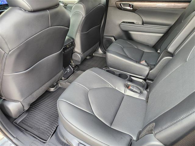 new 2025 Toyota Highlander Hybrid car, priced at $54,816