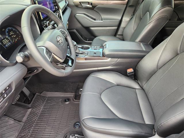 new 2025 Toyota Highlander Hybrid car, priced at $54,816