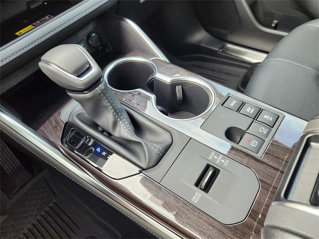 new 2025 Toyota Highlander Hybrid car, priced at $54,816