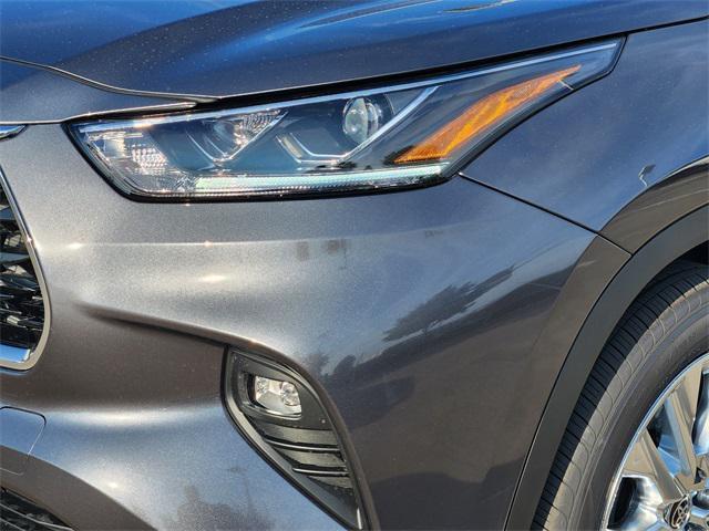 new 2025 Toyota Highlander Hybrid car, priced at $54,816