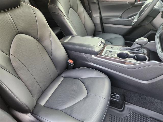 new 2025 Toyota Highlander Hybrid car, priced at $54,816