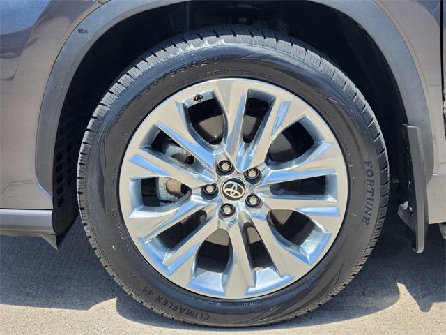 used 2023 Toyota Highlander car, priced at $43,482