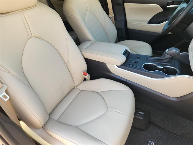 new 2025 Toyota Highlander car, priced at $48,346