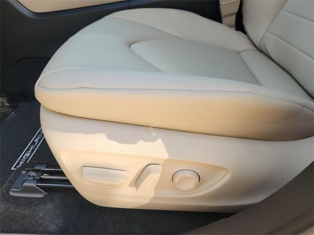 new 2025 Toyota Highlander car, priced at $48,346