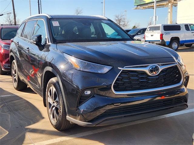 used 2022 Toyota Highlander car, priced at $38,991