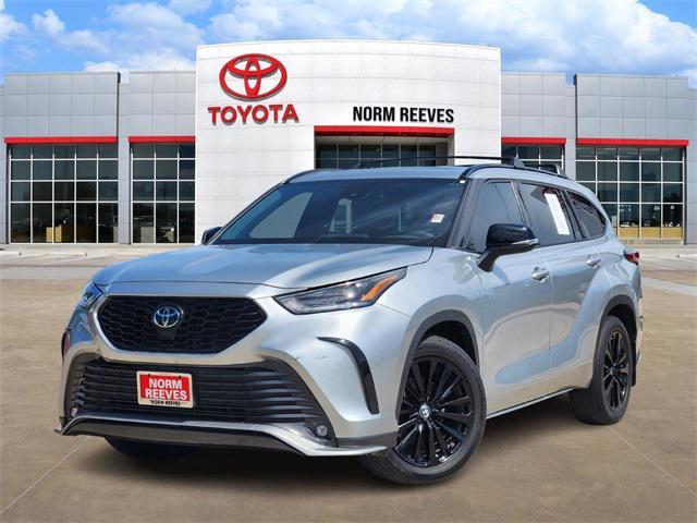 used 2023 Toyota Highlander car, priced at $37,391
