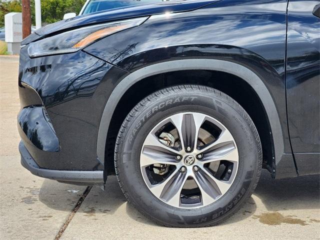 used 2021 Toyota Highlander car, priced at $29,901