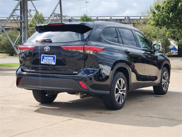 used 2021 Toyota Highlander car, priced at $29,901