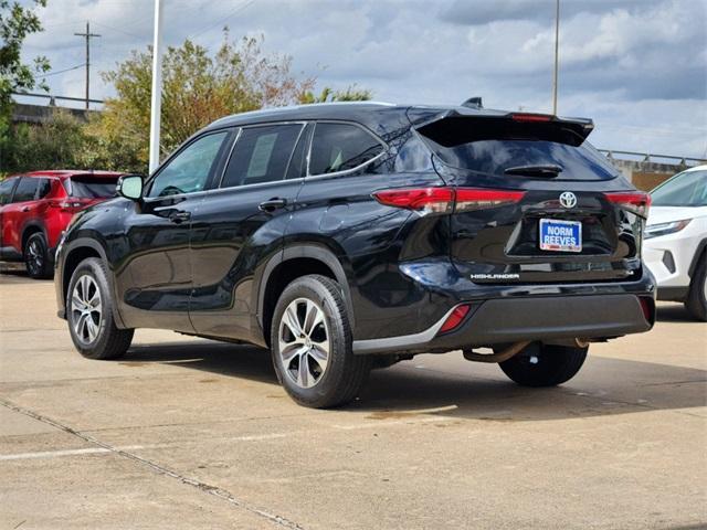 used 2021 Toyota Highlander car, priced at $29,901