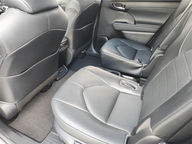 used 2020 Toyota Highlander car, priced at $29,991