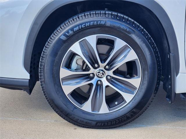 used 2020 Toyota Highlander car, priced at $29,991
