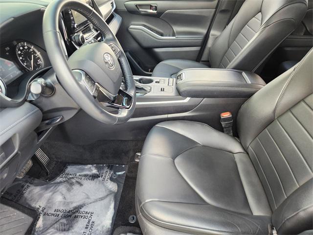 used 2020 Toyota Highlander car, priced at $29,991
