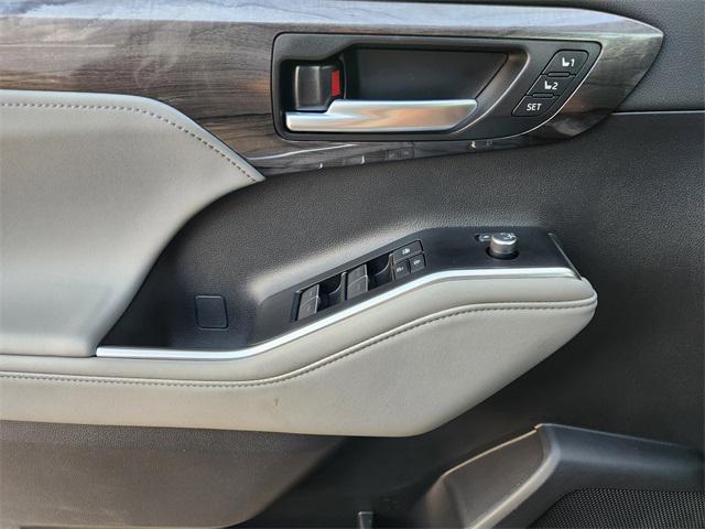new 2025 Toyota Highlander Hybrid car, priced at $57,540