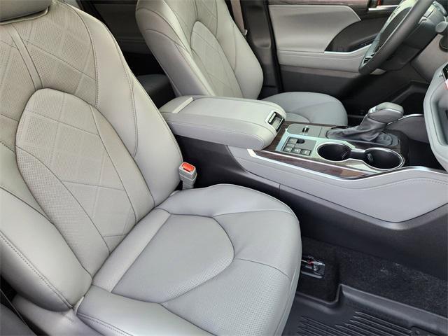 new 2025 Toyota Highlander Hybrid car, priced at $57,540