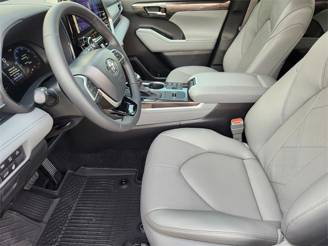 new 2025 Toyota Highlander Hybrid car, priced at $57,540