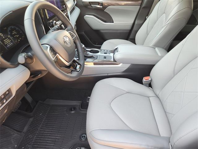 new 2025 Toyota Highlander Hybrid car, priced at $56,682