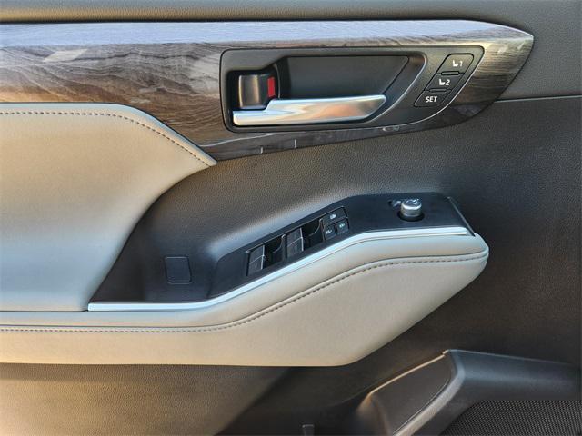 new 2025 Toyota Highlander Hybrid car, priced at $56,682