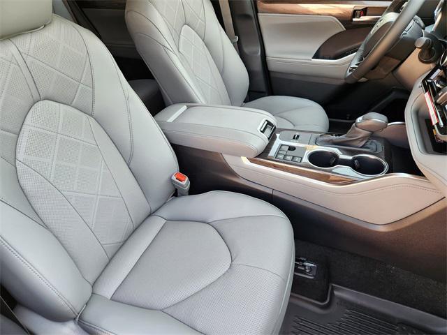 new 2025 Toyota Highlander Hybrid car, priced at $56,682